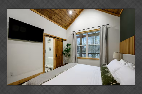 King suite with Smart TV and cozy comforts