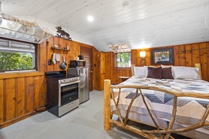 Point of view from the bed foot, starring the kitchenette.