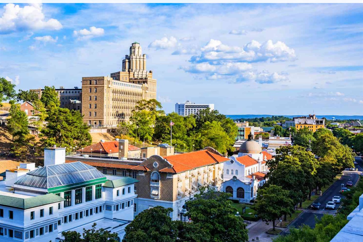 Walk into the heart of it all — Bathhouse Row, the national park and Oaklawn are minutes from the door, most of it on foot.