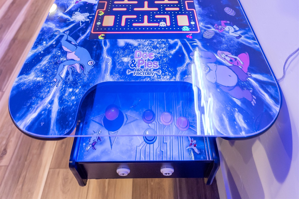 Arcade w/ over 300+ Games