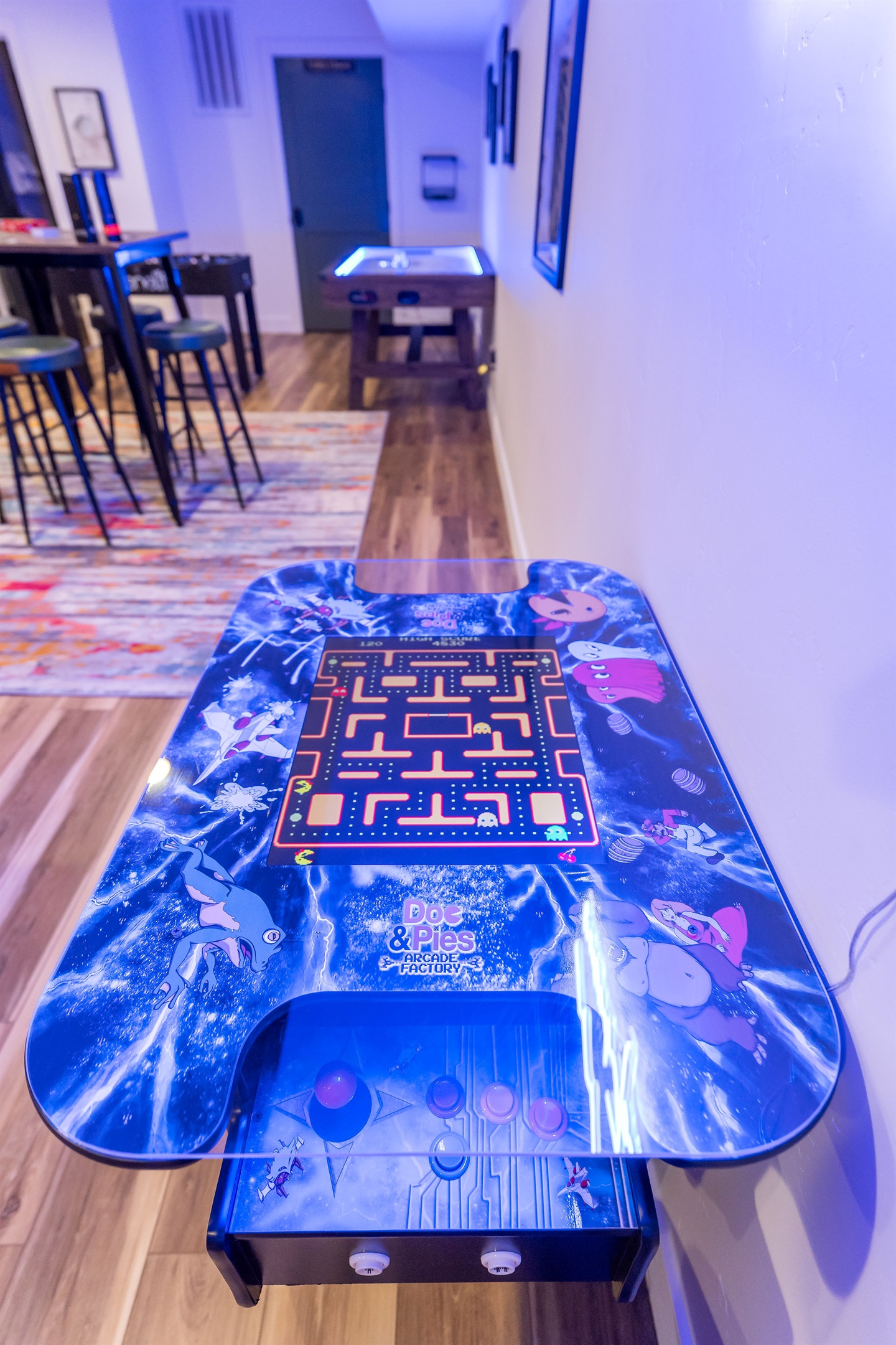 Arcade w/ over 300+ Games