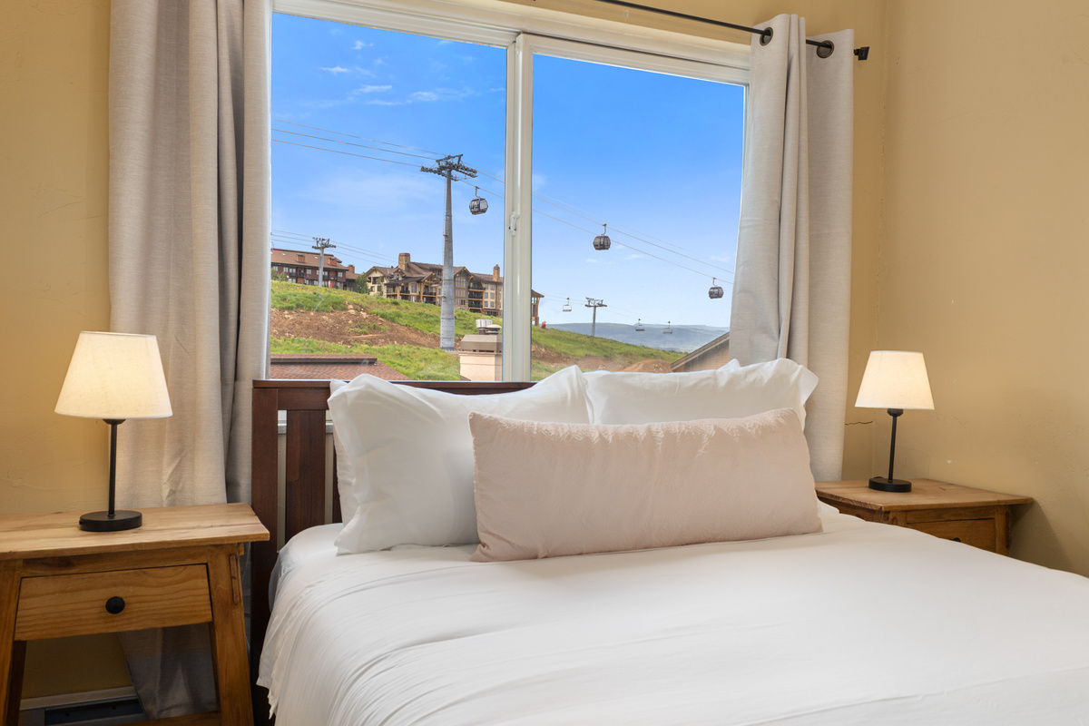 Ensuite Queen Bedroom | Scenic View
