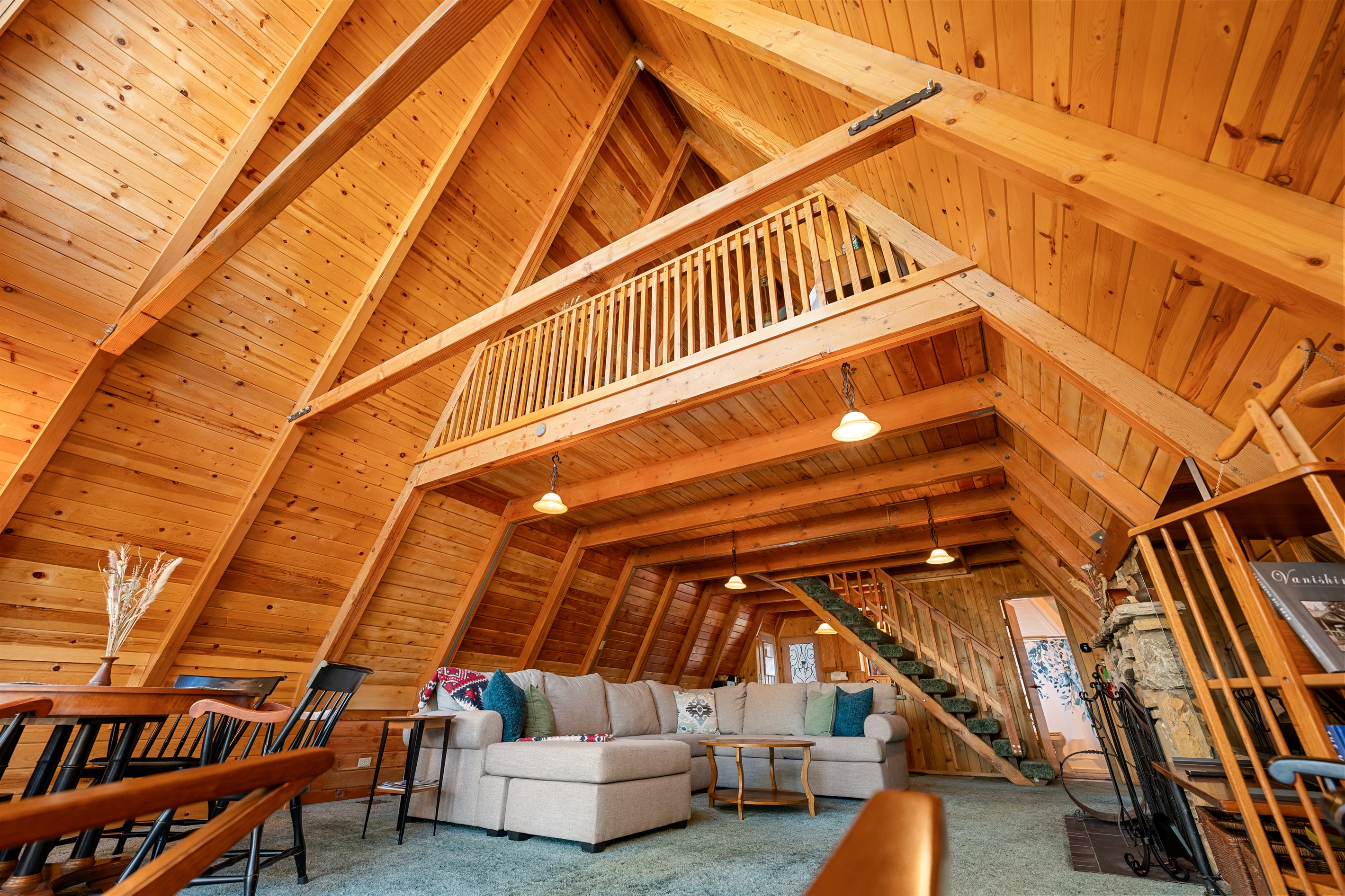 Large great room with vaulted ceilings