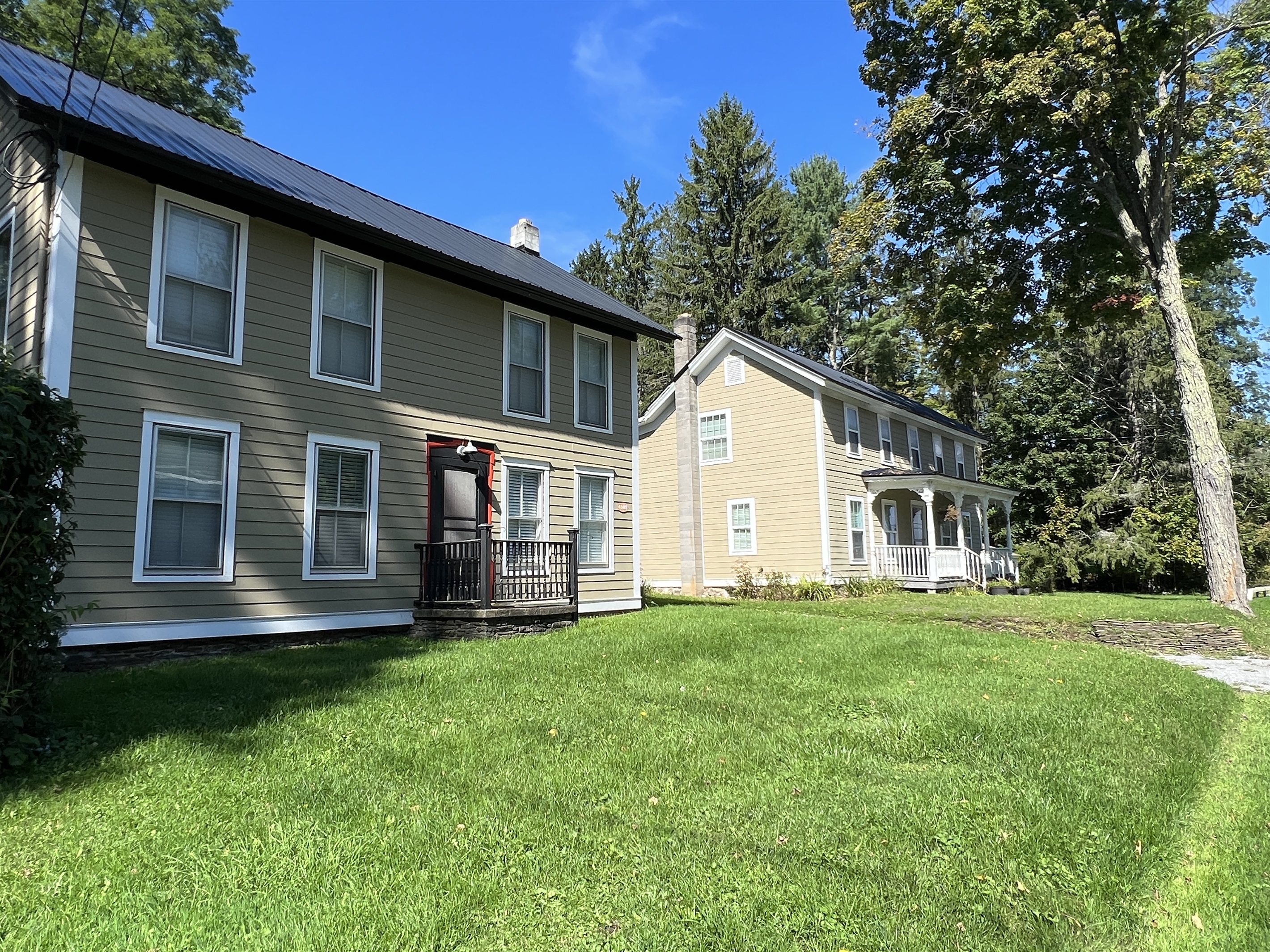 Moonlight Graham Archie is right next door! Traveling for baseball? Rent both houses and stay close together!
