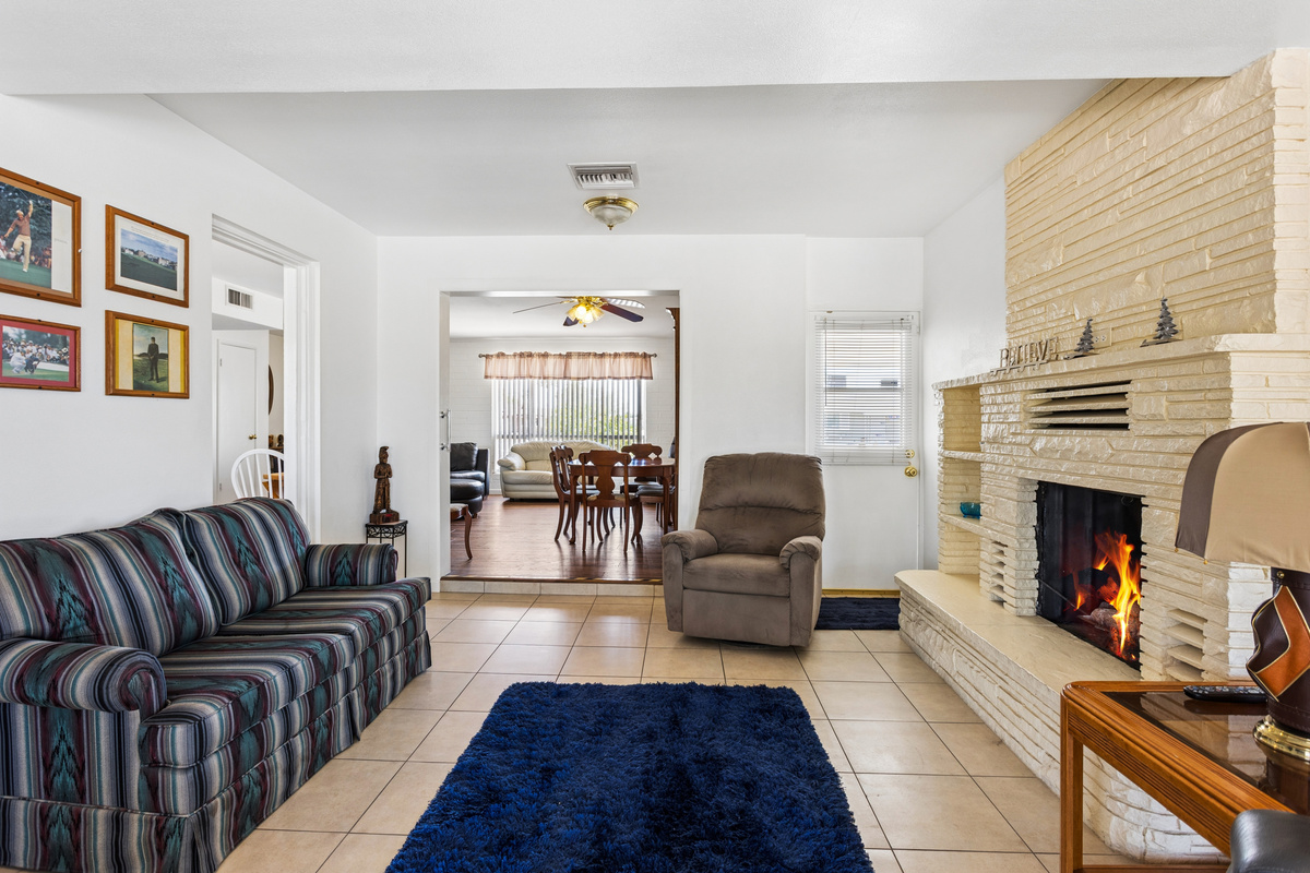 Classic Sun City Retreat | 2BR/1BA | Quiet Neighborhood — Classic Sun City Retreat | 2BR/1BA | Quiet Neighborhood, Sun City, Arizona — photo 2
