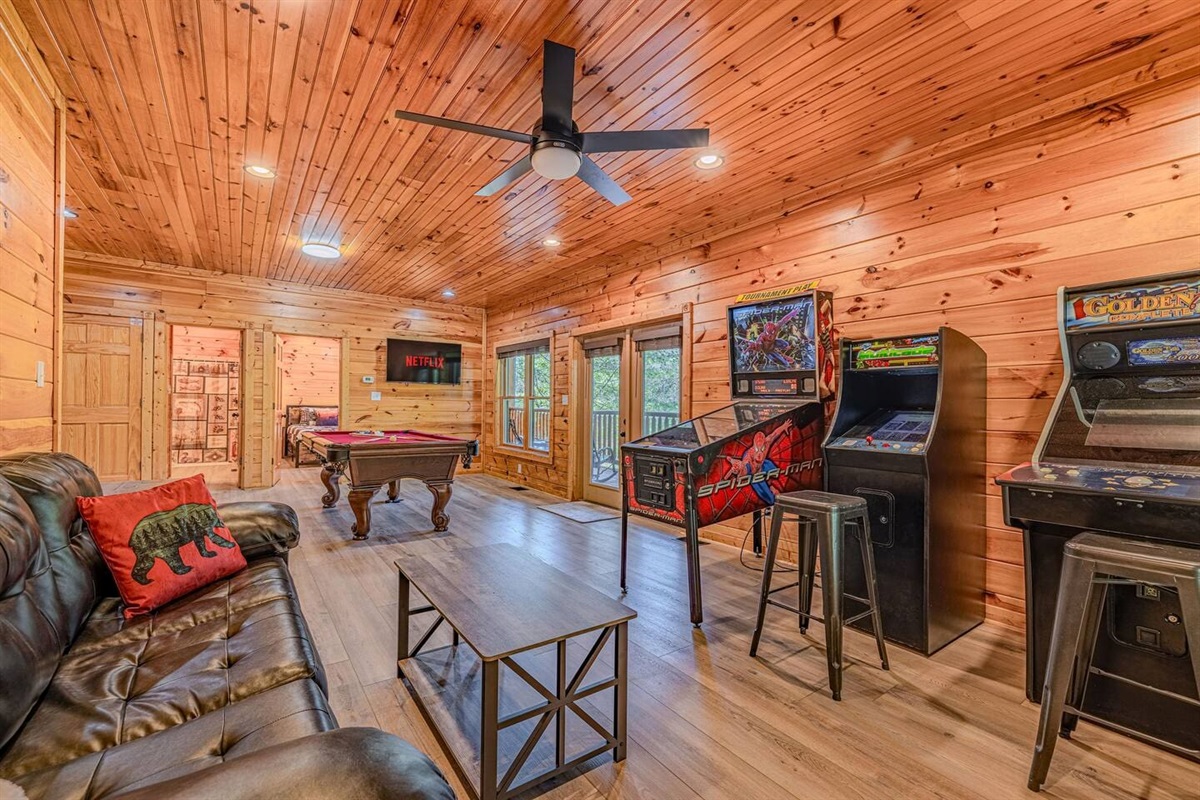5-bedroom Gatlinburg cabin with full game room &mdash; pool table, arcade, air hockey, and pinball. Sleeps 12. Gatlinburg Falls Parkview Resort.