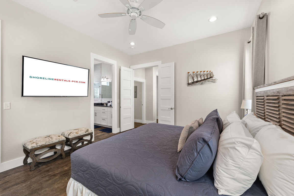 First-floor king master suite with Smart TV, ensuite bathroom & walk-in closet