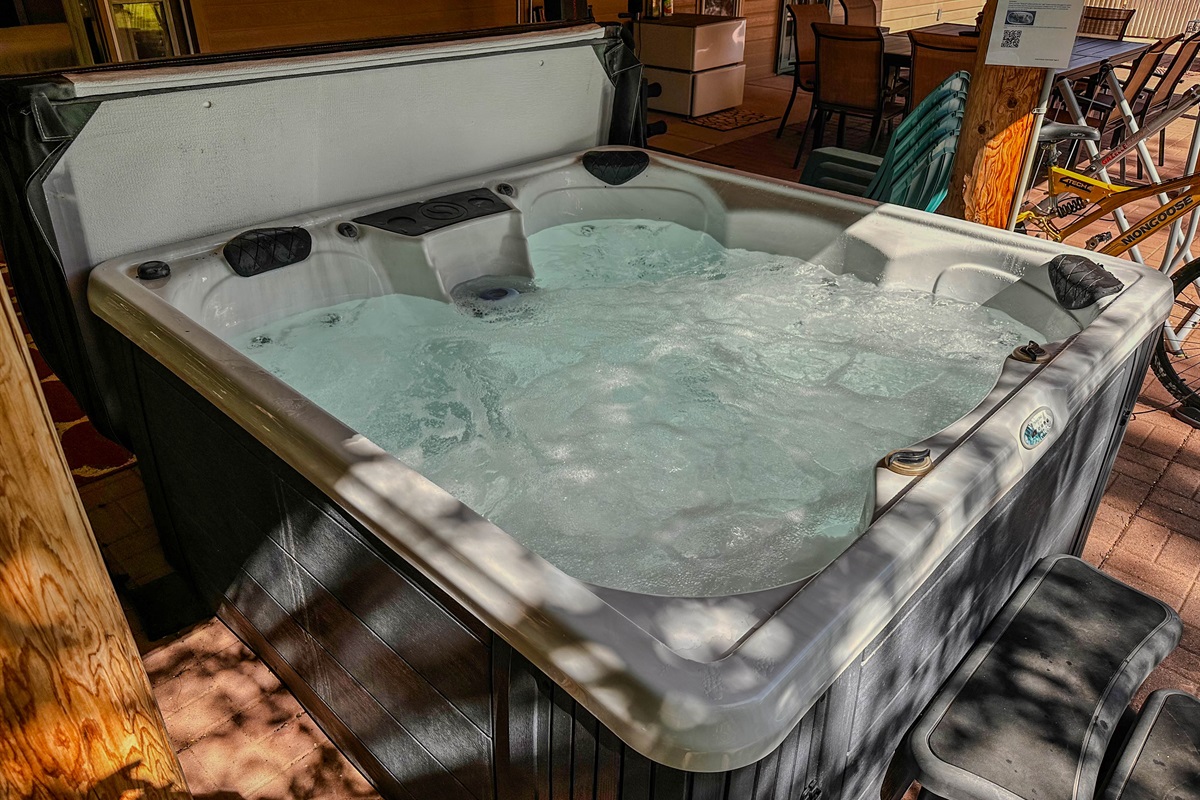 Hot Tub/ Juccuzi