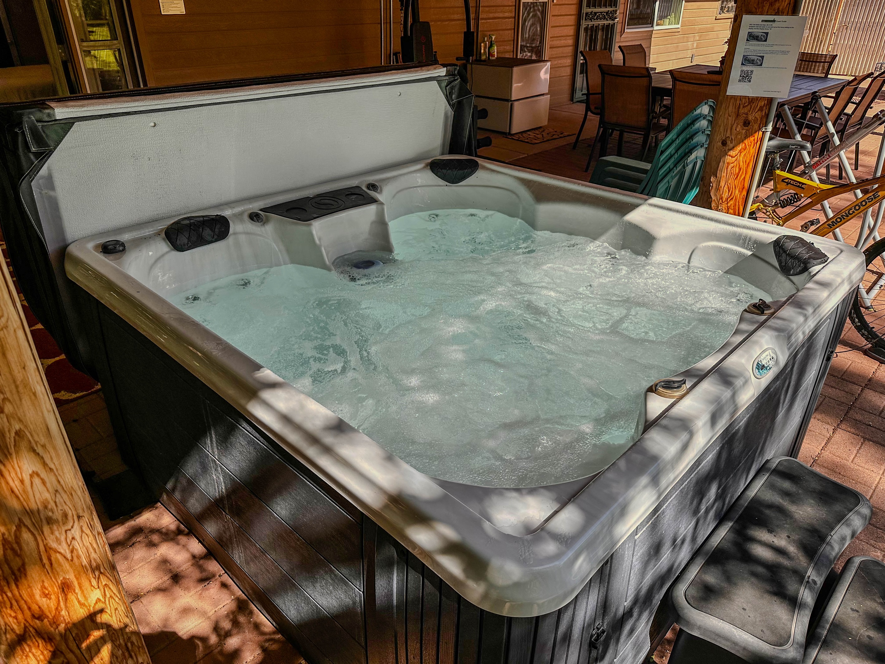 Hot Tub/ Juccuzi
