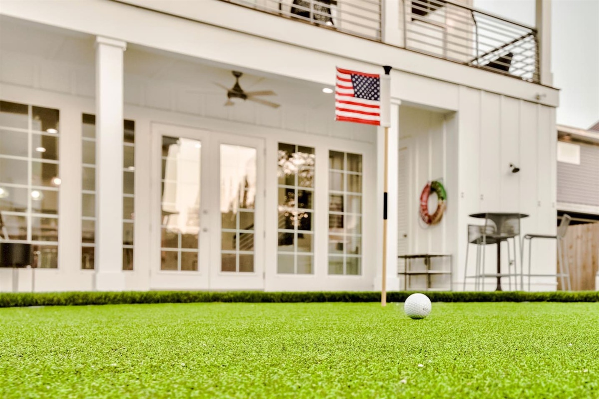 3 hole putting green