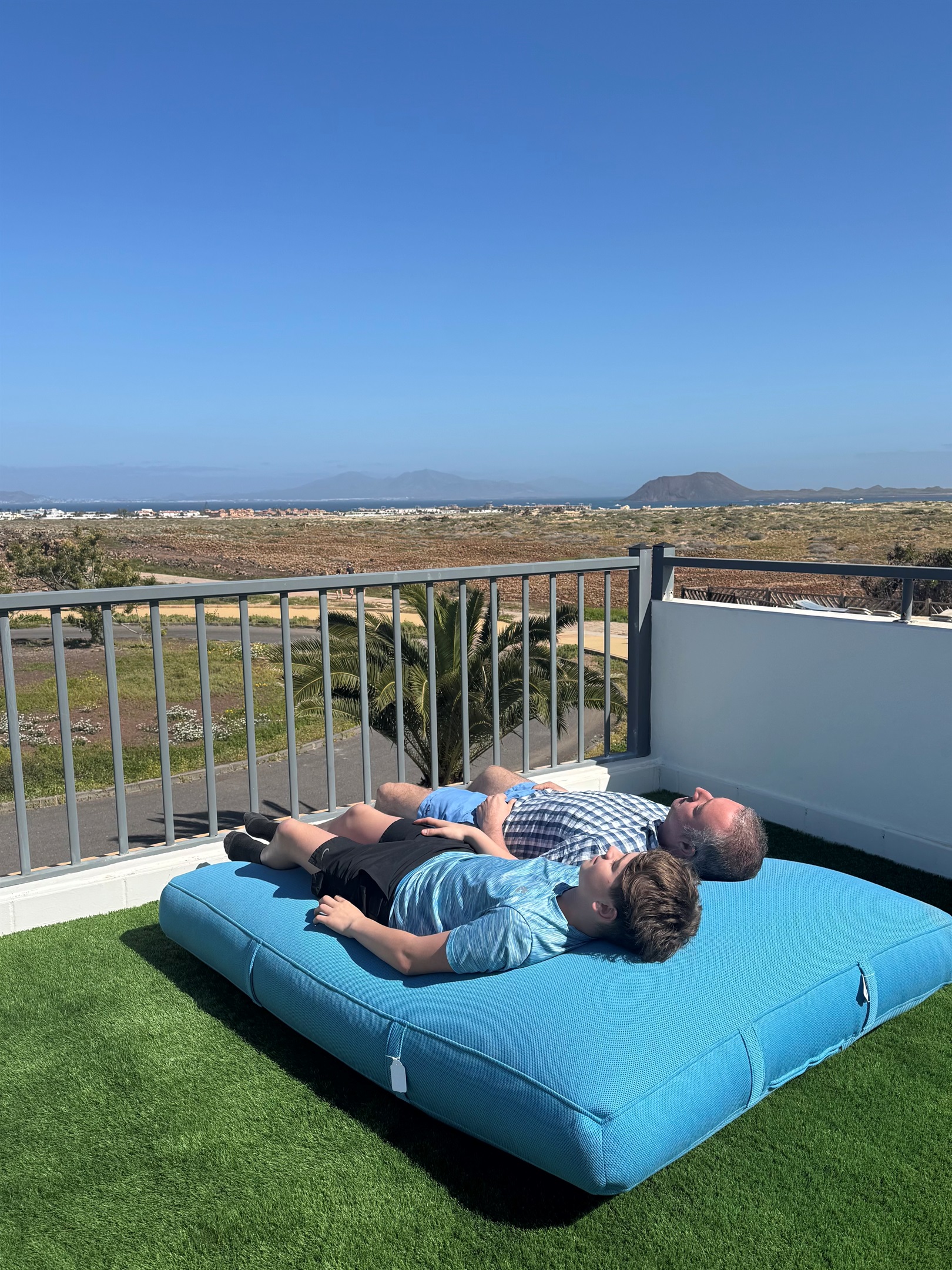 Sunbathe during the day ☀️
Star gaze at night! 🌌