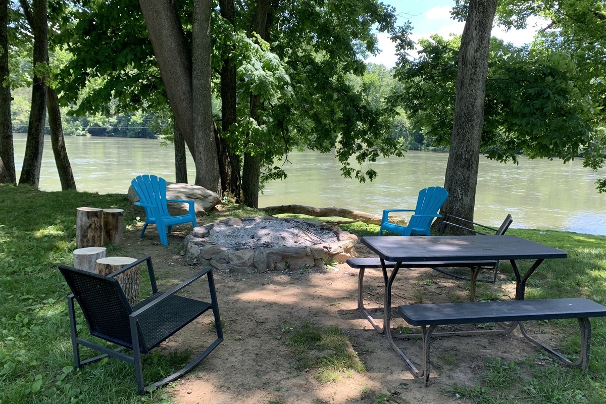 Gather around the fire while sitting by the river!