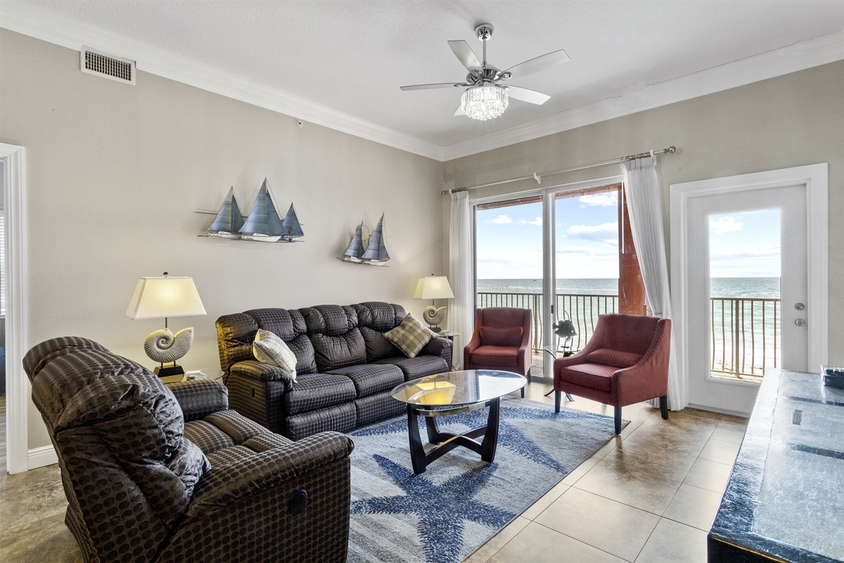 BEACHFRONT! 4 Bedroom,Treasure Island!