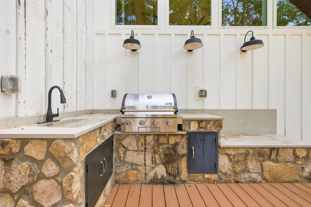 Outdoor Kitchen