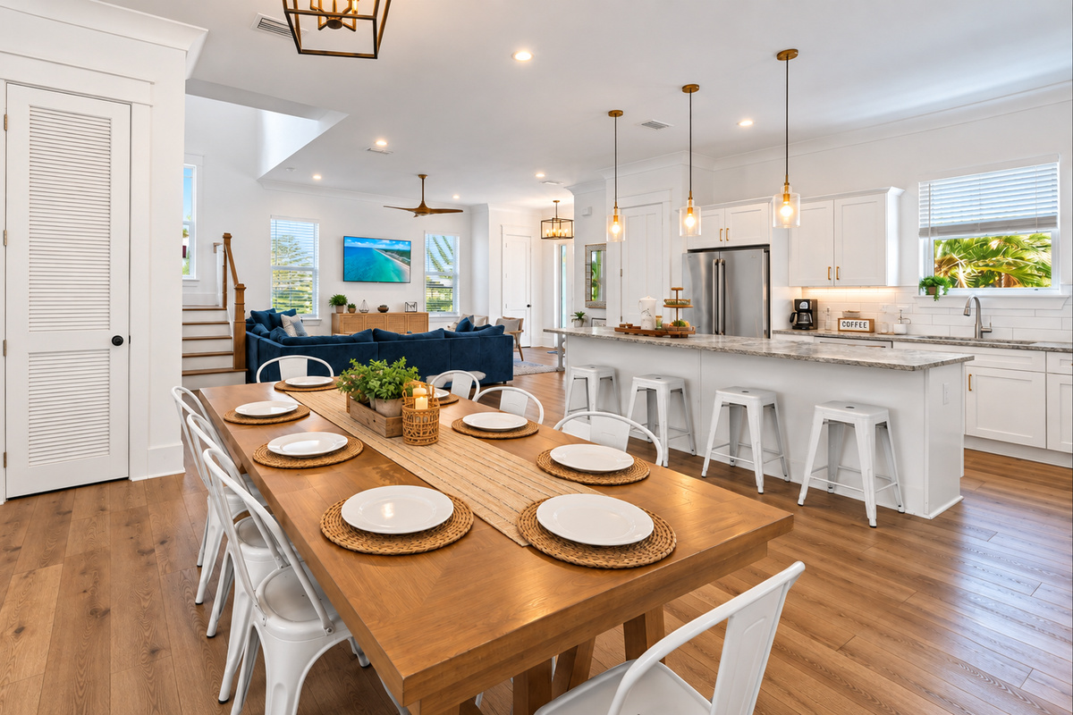 Bright, Spacious Kitchen & Dining Area