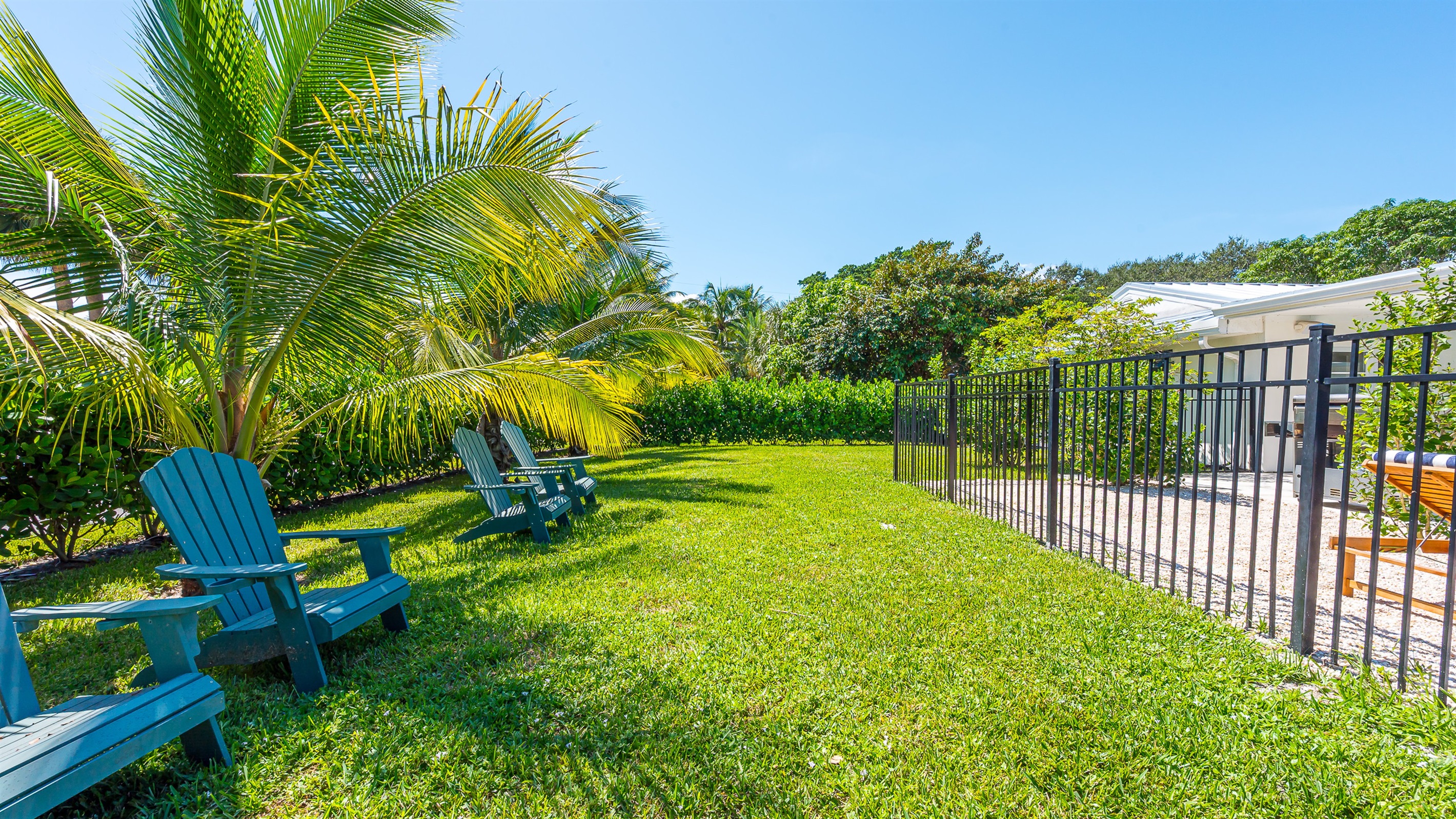 You are surrounded by lush tropical landscaping. With plenty of space to relax nearby, it’s perfect for outdoor dining and entertaining under the Florida sun.