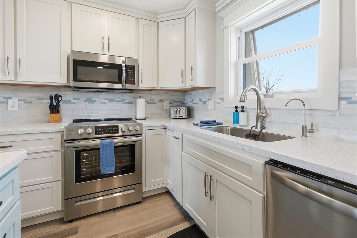 Modern finishes with plenty of room to gather