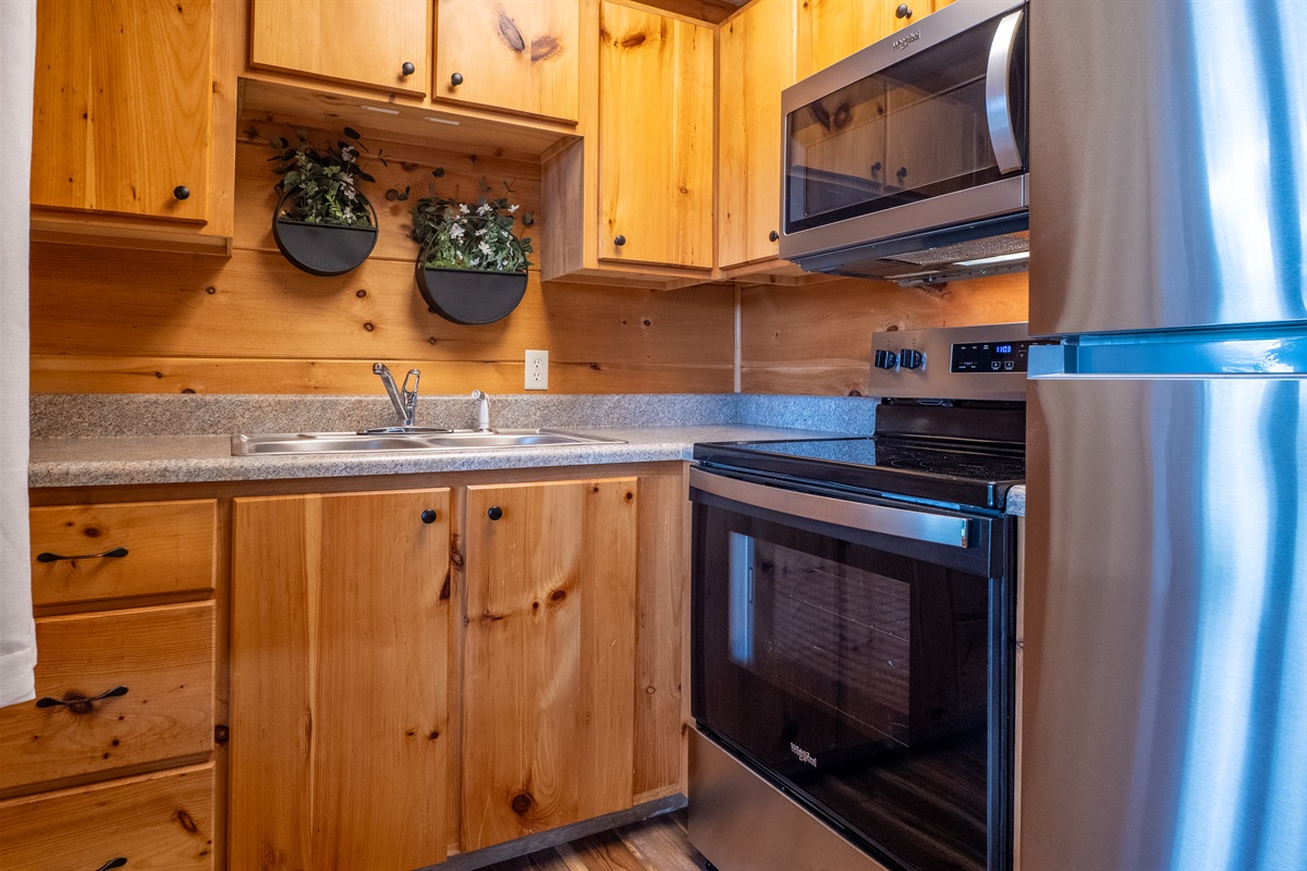 A second oven makes preparing meals for larger groups a cinch.