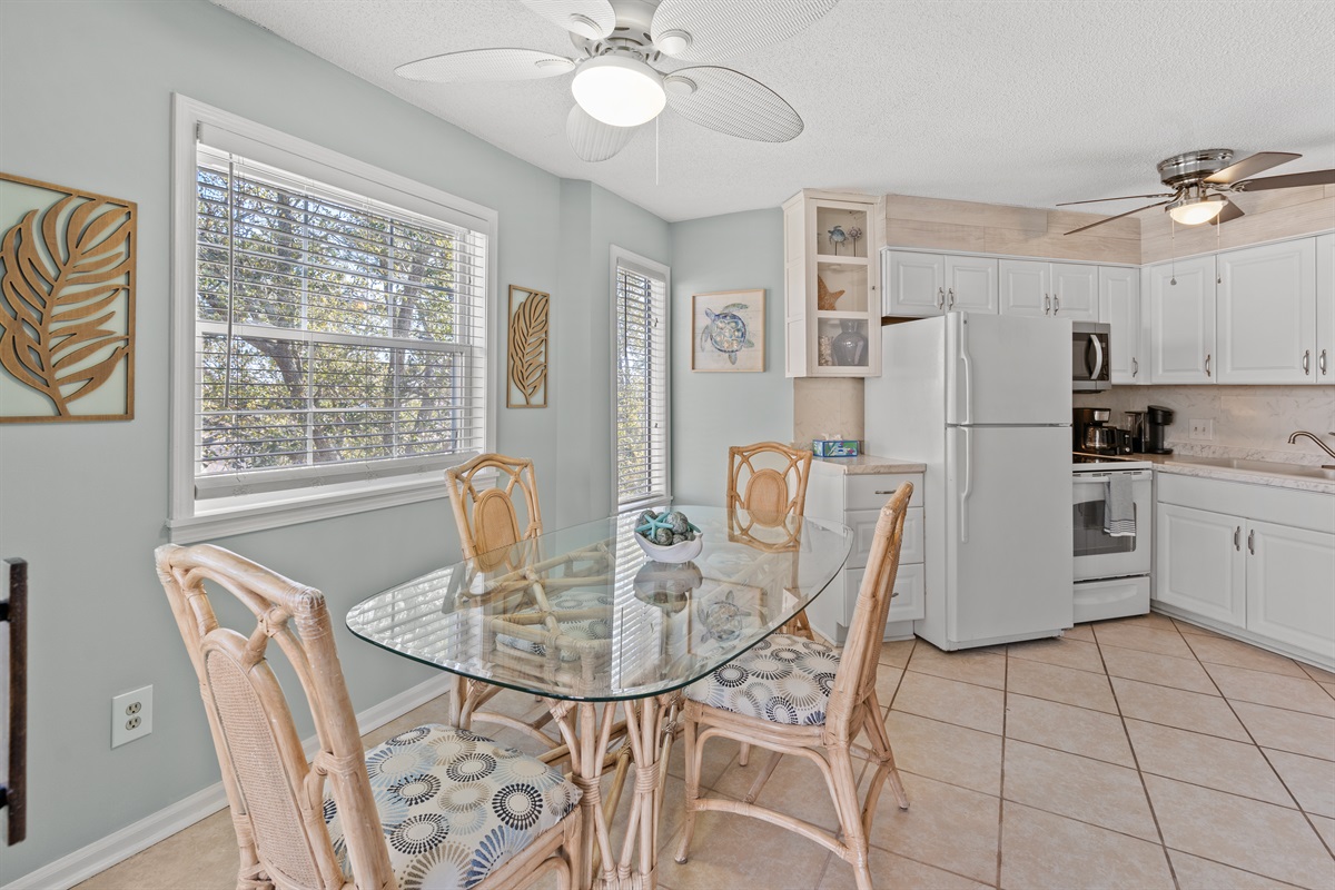 Dining Area with seating for 4