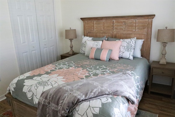 Guest Bedroom (Queen)