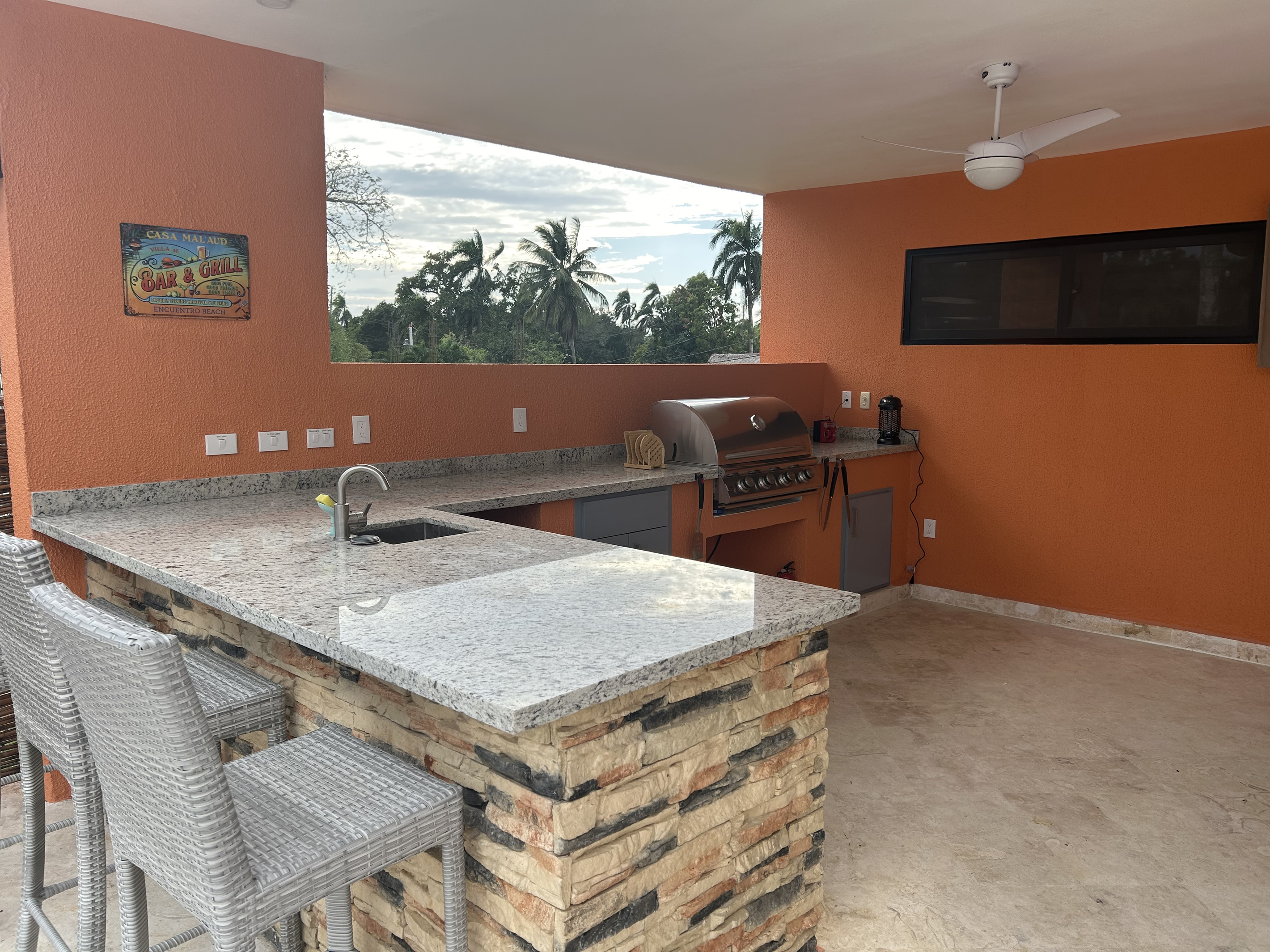 Outdoor Kitchen