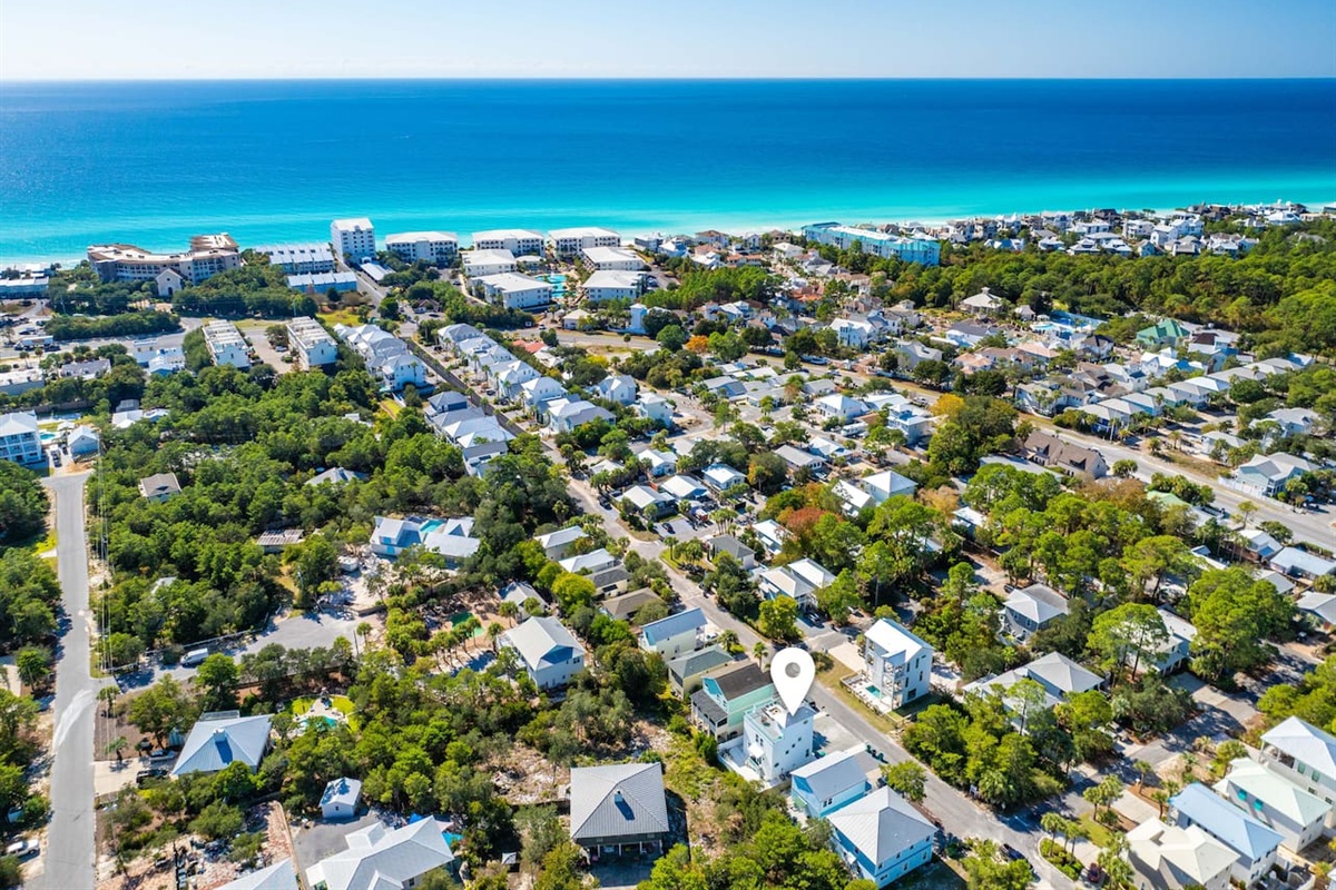 Prime Location! ️ Just a 10-min walk to Blue Mountain Beach public access. Want more options? Find 3 additional public beaches only 2 mins further down Blue Mountain Rd. Perfectly placed for beach hopping and coastal views!
