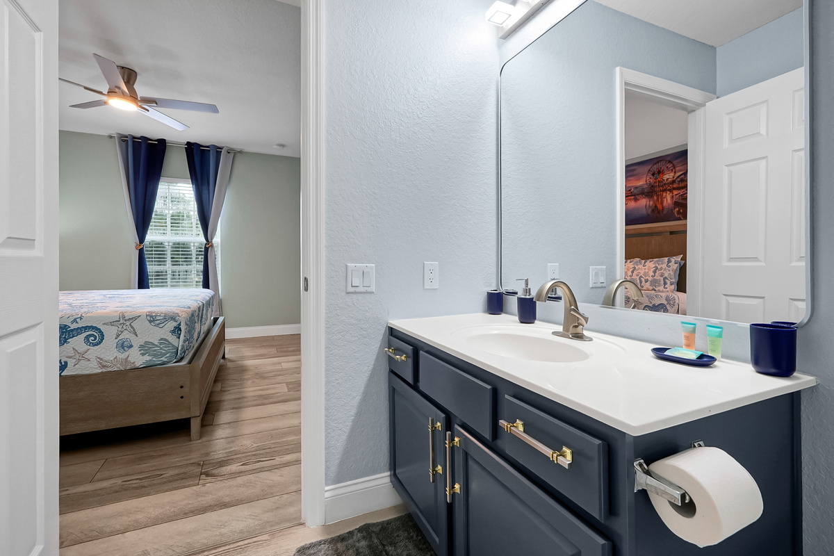 Second King en-suite bath