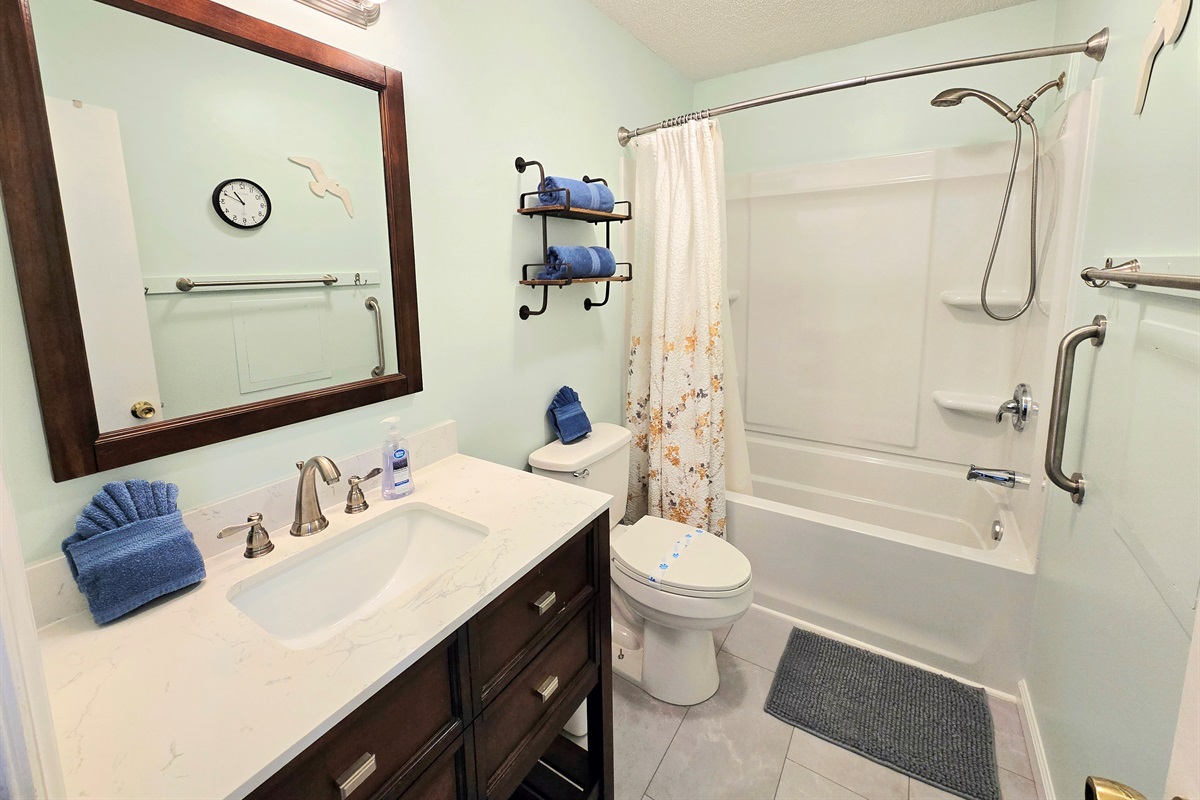 Main Hallway Full Bathroom