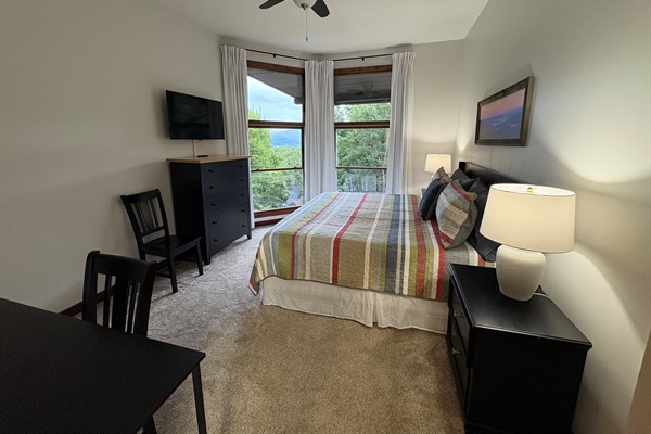 2nd Floor King Suite with Mountain Views