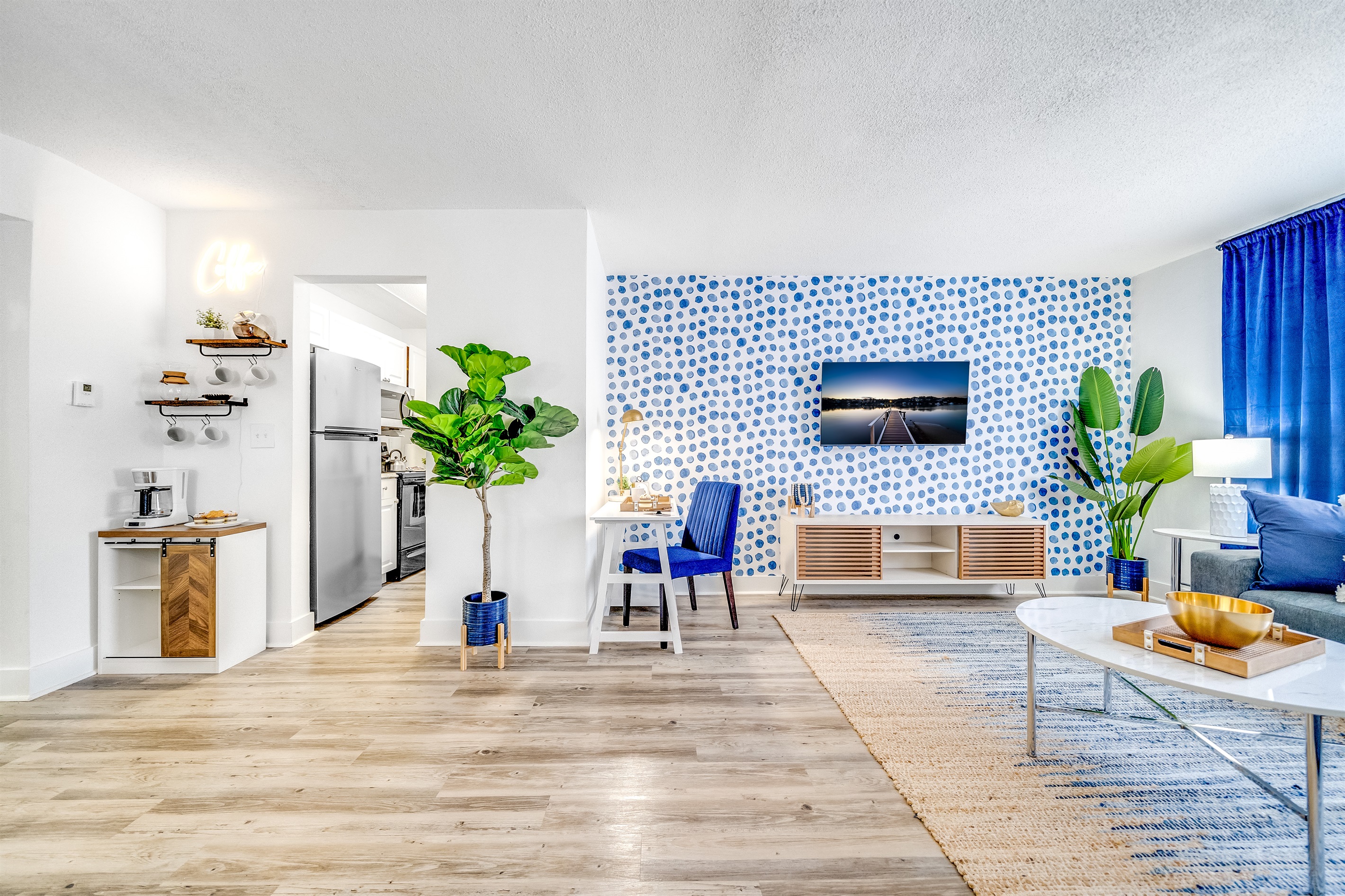 Relaxing Ground Floor Canal View – Palm Wave Stays 3