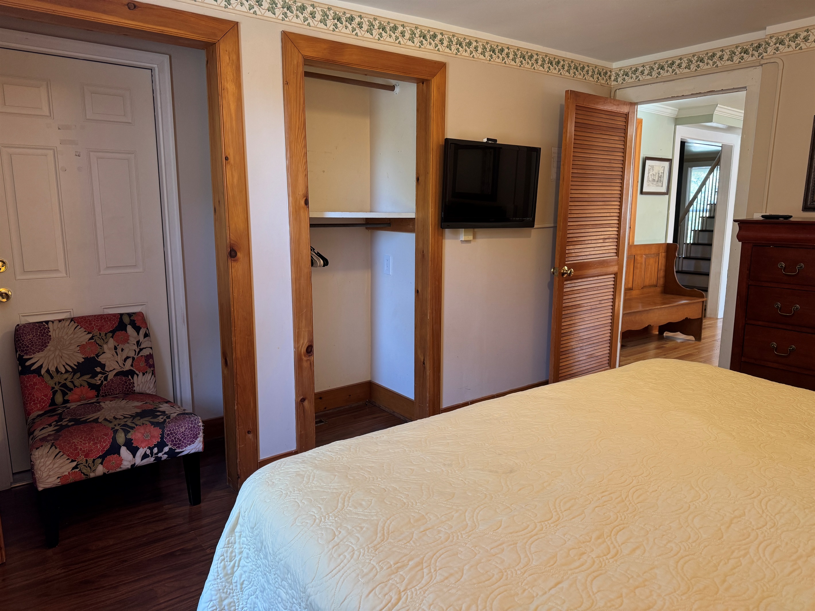 1st floor King with TV