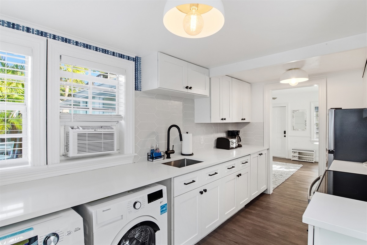 Paradise Breezes Cottage House, Kitchen