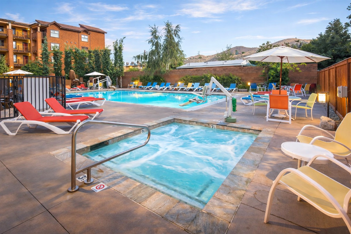 Outdoor communal swimming pool & hot tub, both ADA accessible