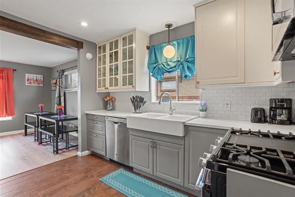 Awaken your inner chef in our fully equipped kitchen, complete with a wide array of utensils and top-notch kitchenware.