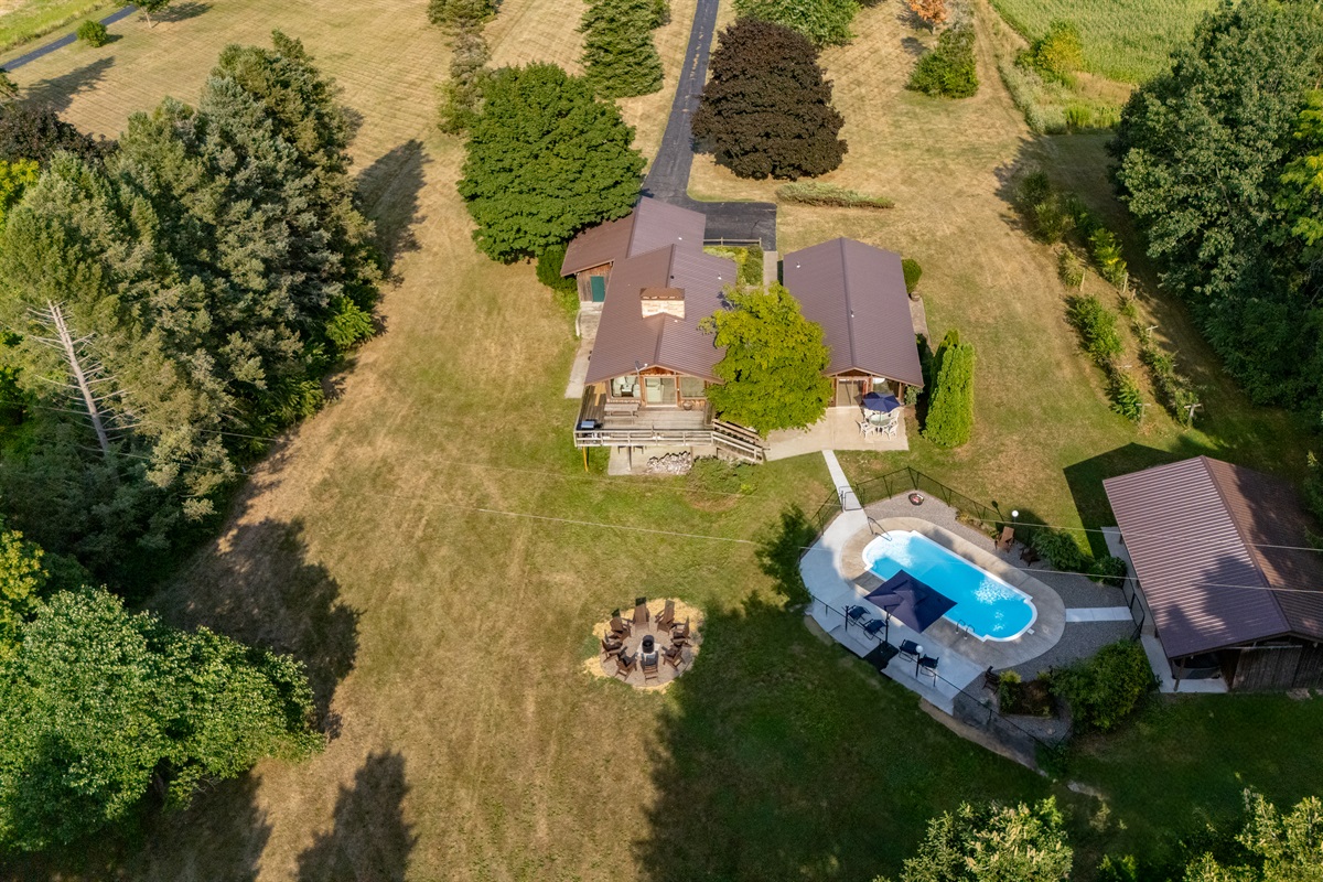 Private countryside retreat with pool, fire pit, and spacious grounds—perfect for relaxing getaways or family gatherings.