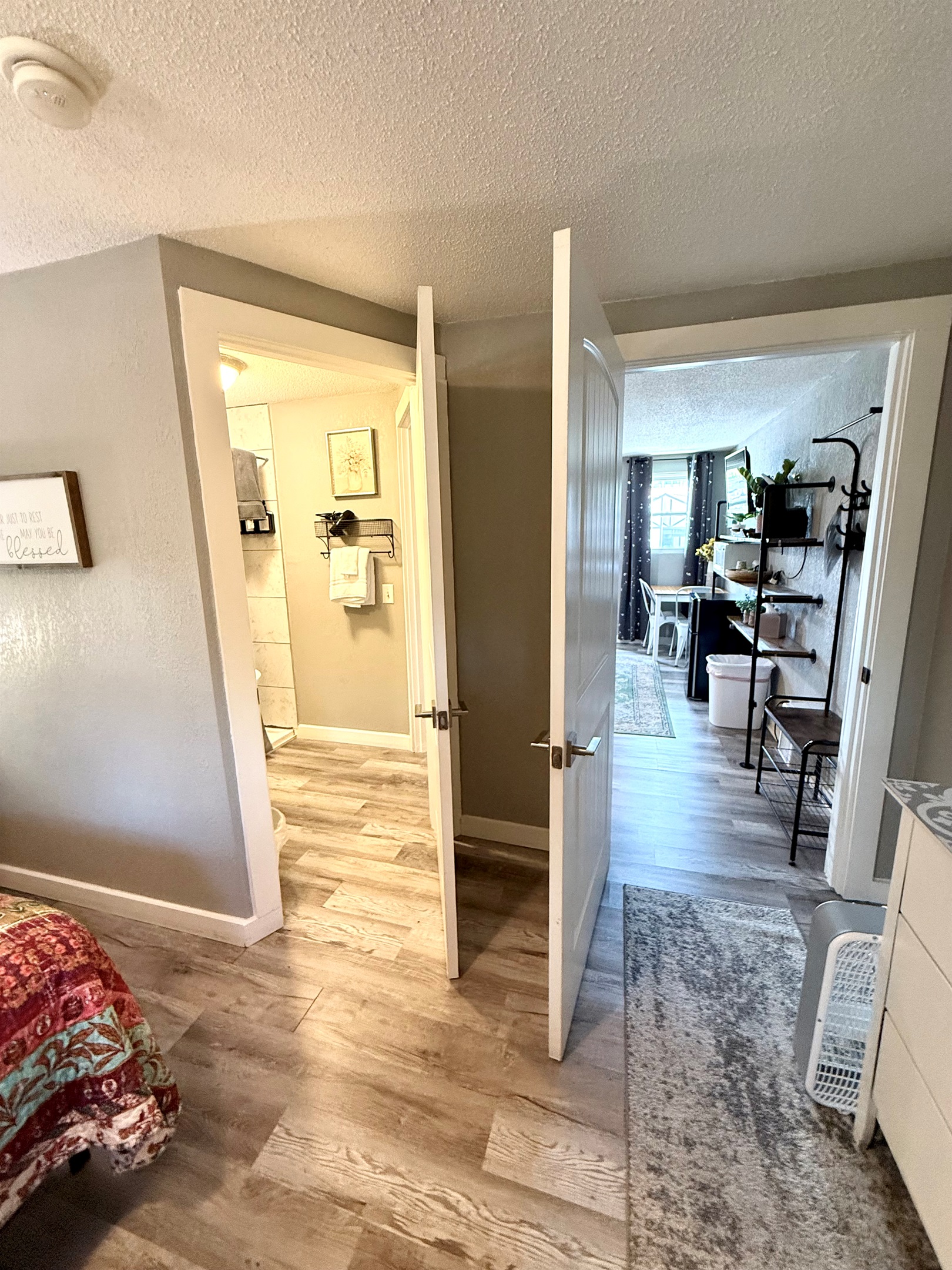 Each bedroom has its own door to the bathroom.