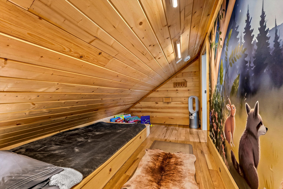 The Penthouse: Two Custom built-in twin beds with individual reading lights, white noise machine and cozy bedding.