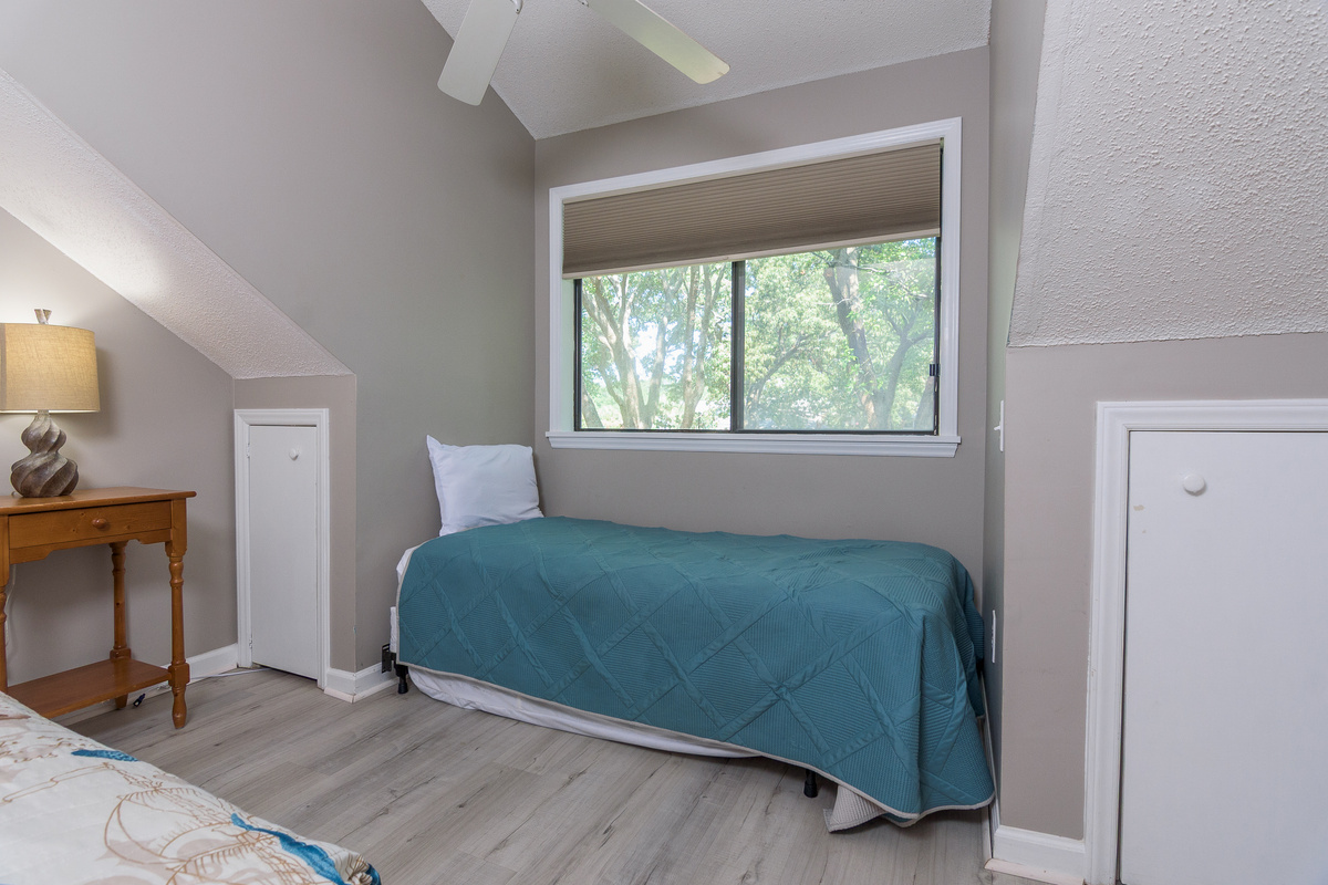 Queen and a twin bed in this lovely 2nd bedroom 