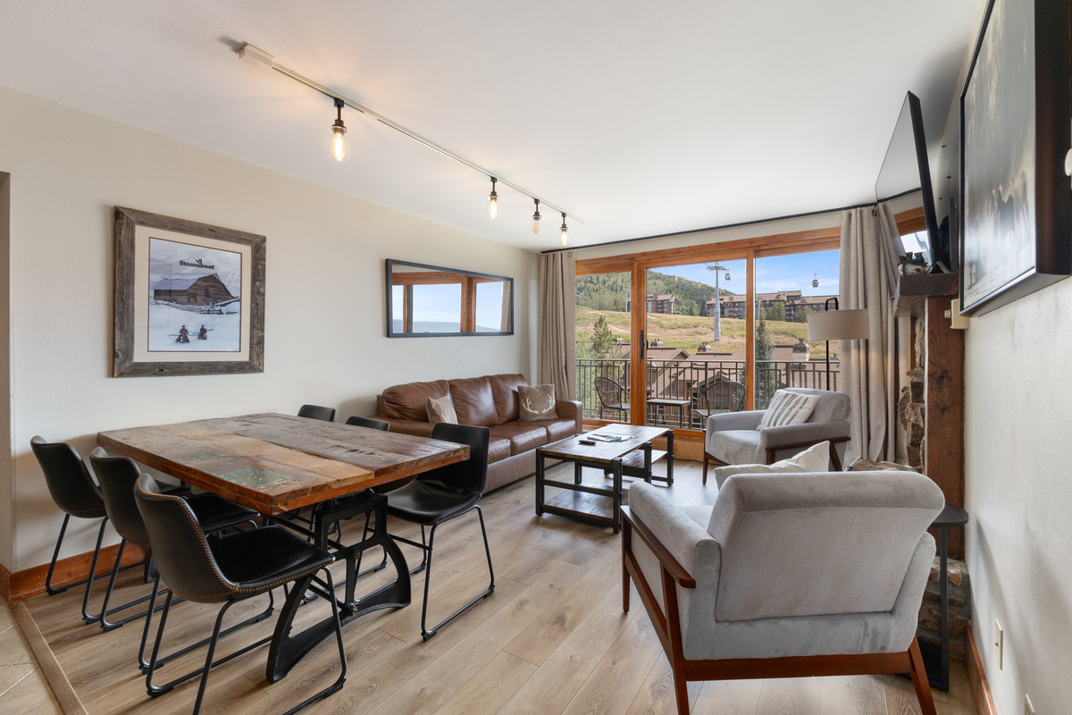 Living Room | Dining Area