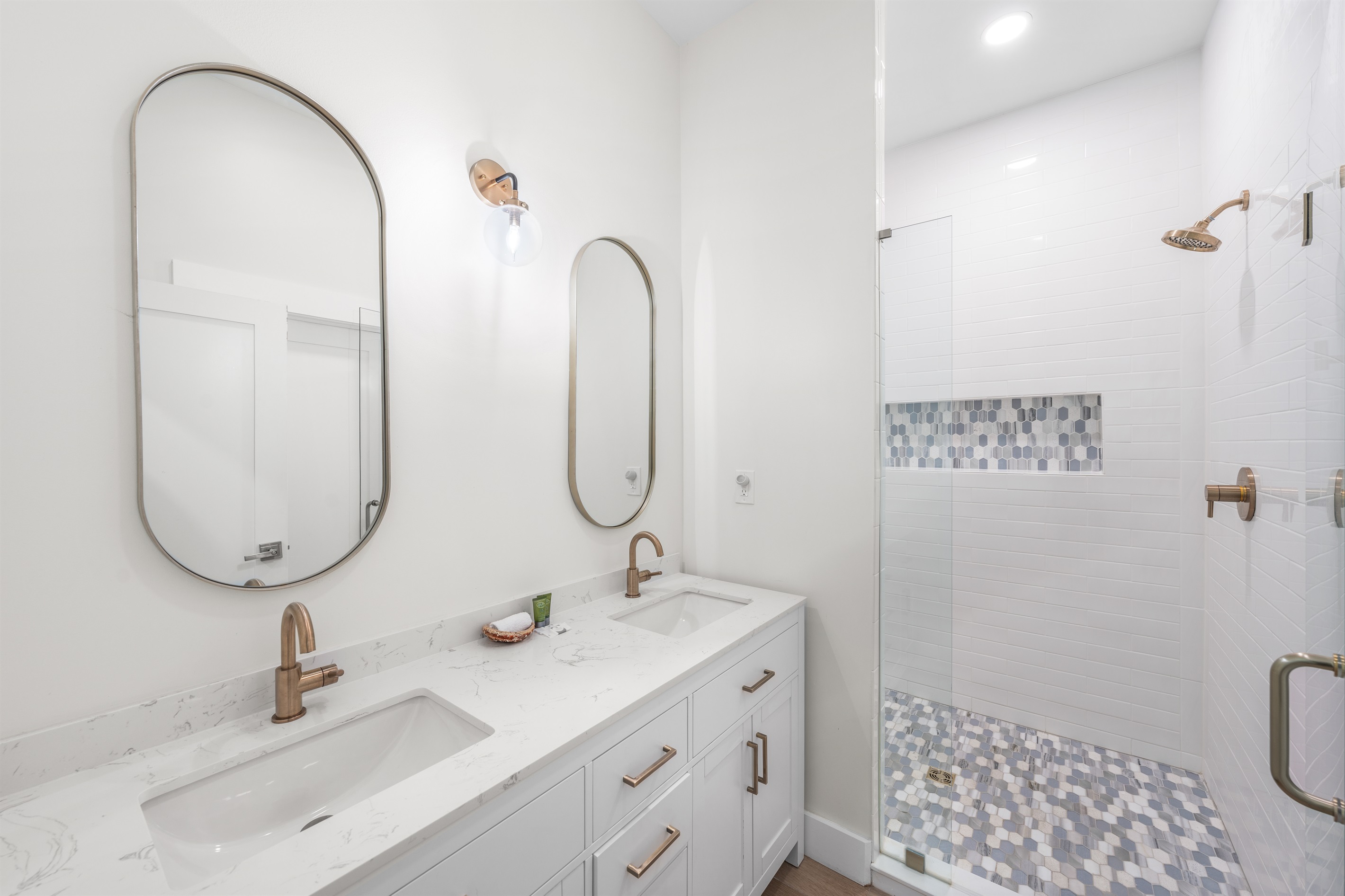 Queen en suite bath with double vanity.