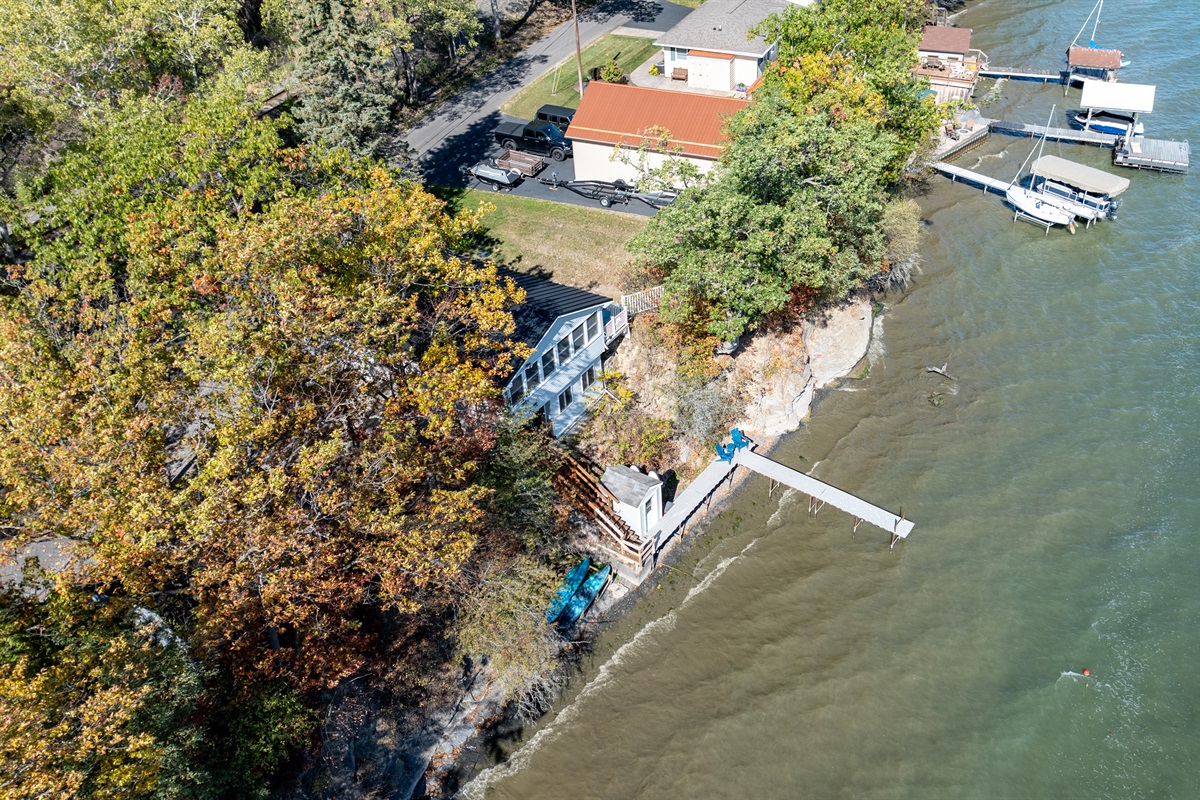 Clear blue water meets cozy lakefront living—ideal for summer getaways