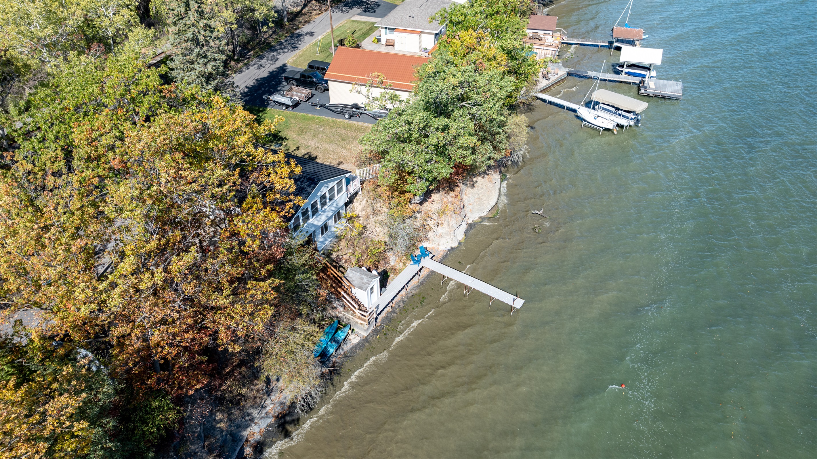 Clear blue water meets cozy lakefront living—ideal for summer getaways
