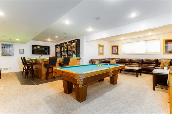 The Irish Grand | 4BR Home | 0.5 Mi to Campus | Sleeps 20, photo 8