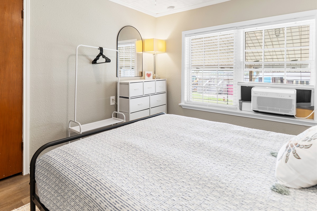 queen bedroom