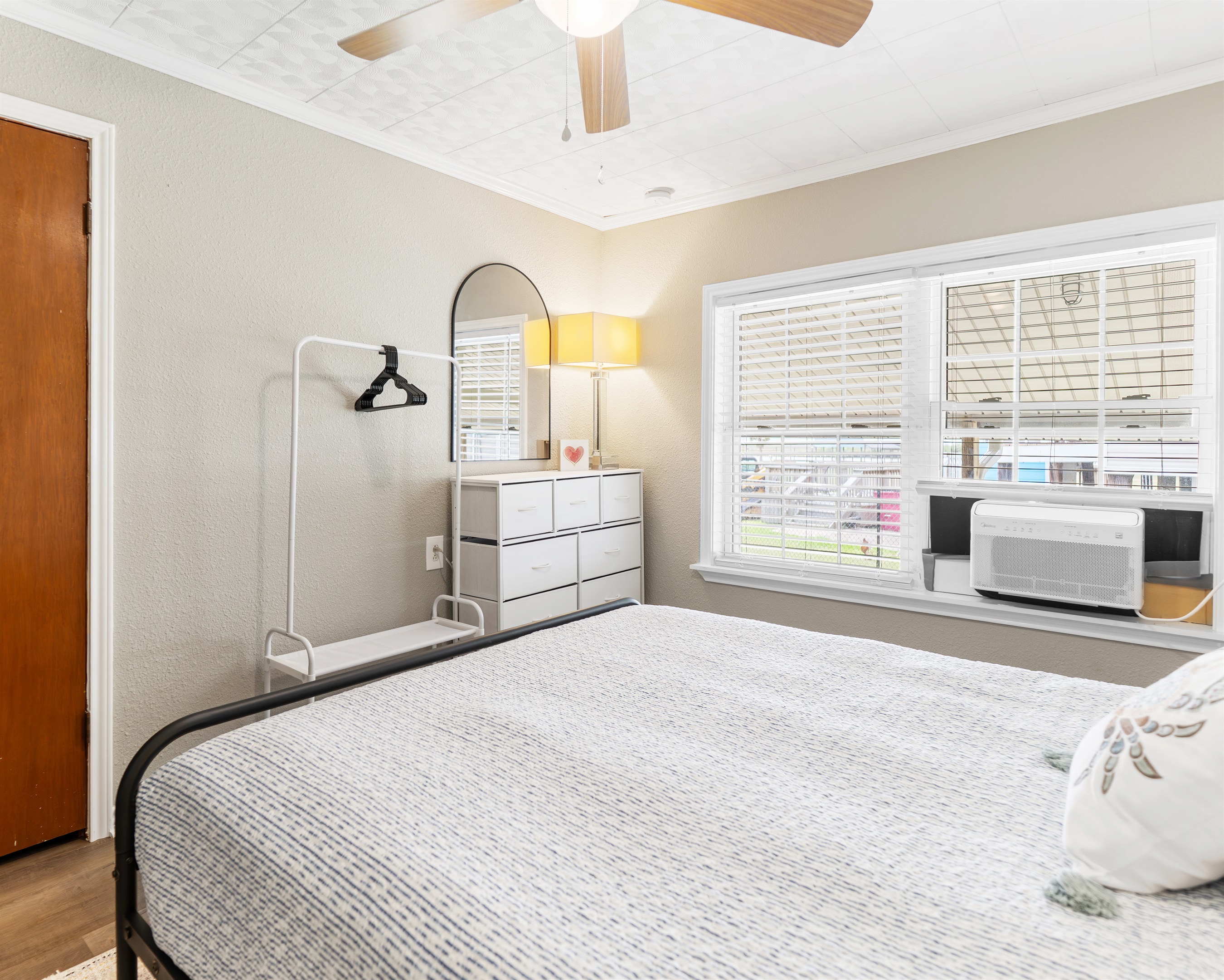 queen bedroom