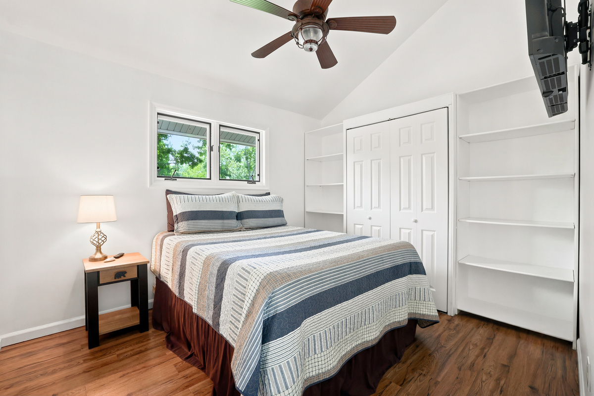 Upper Level Bedroom Queen