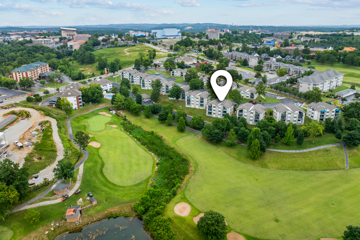 The condo is tucked just south of Branson’s Highway 76 entertainment corridor, with major attractions nearby.