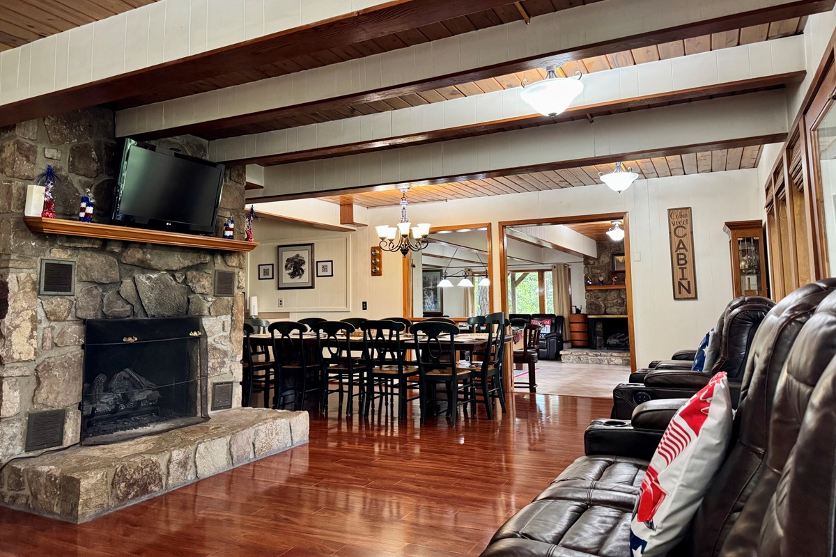 SUMMER FAMILY & DINING ROOM WITH VIEW