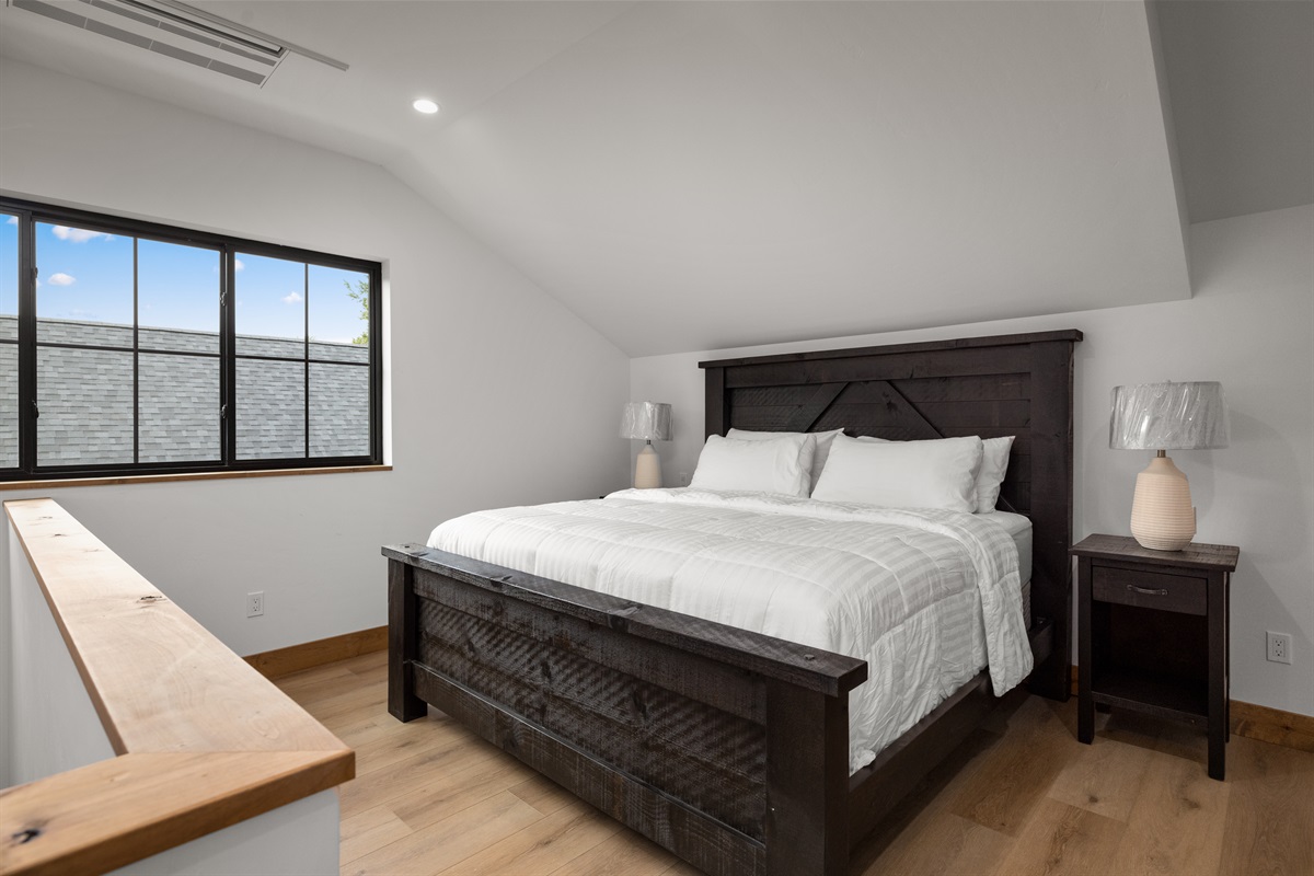 Bedroom 2 Loft | King Bed