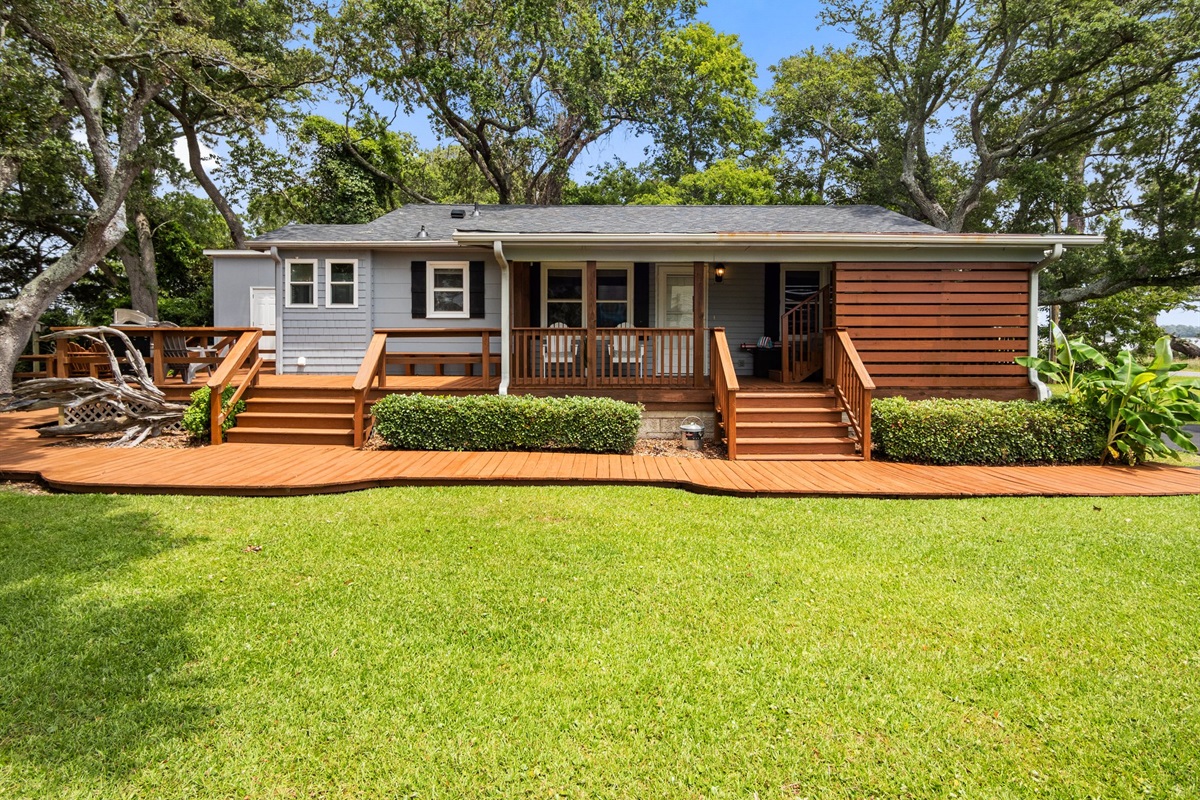 Expansive Patio